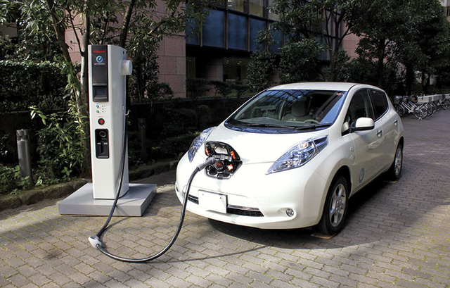 Стало известно, когда электромобили станут дешевле бензиновых