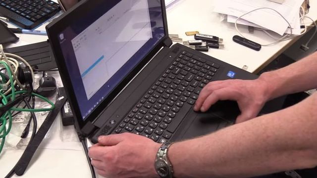 "Защититься невозможно". Силовики повально читают переписку украинцев