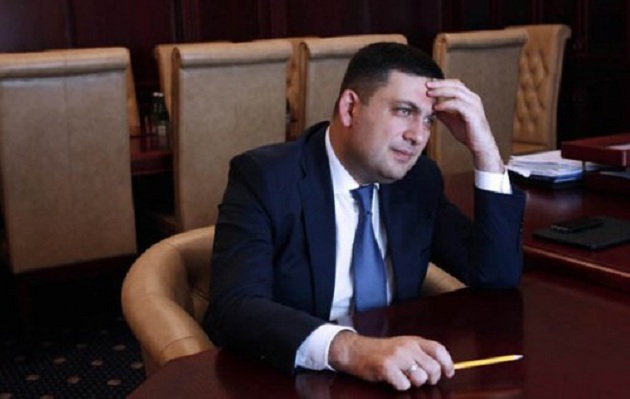 Навіщо Гройсман пише листи "шановним співвітчизникам"?