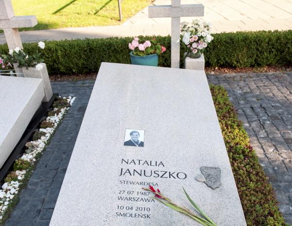 Смоленская катастрофа: в гробу стюардессы нашли фрагменты тел пяти других людей