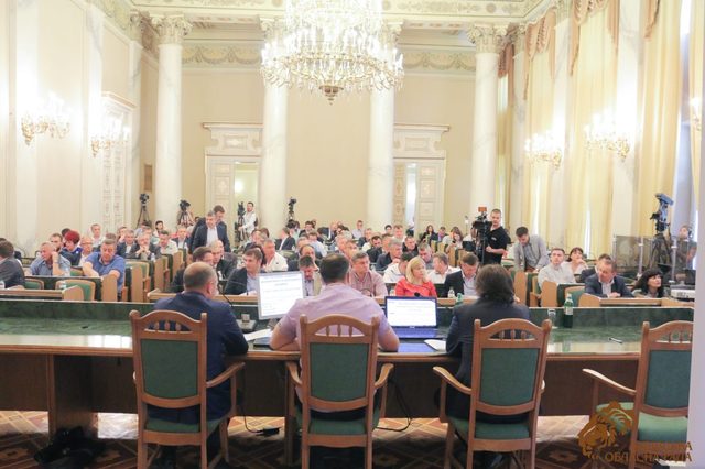 Львовский облсовет принял обращение, из-за которого его брали штурмом