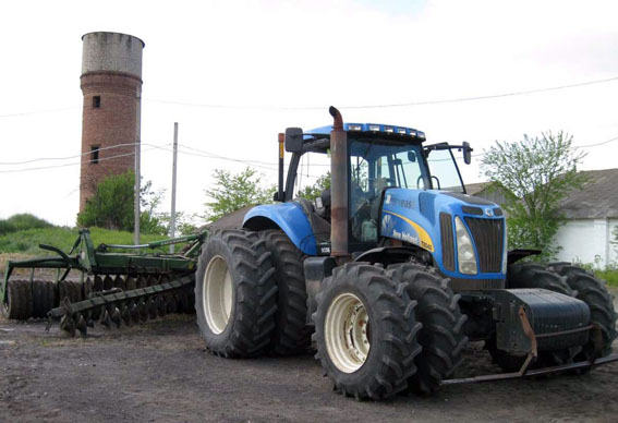 В Одесской обл. во время работы на карьере перевернулся трактор: водитель погиб