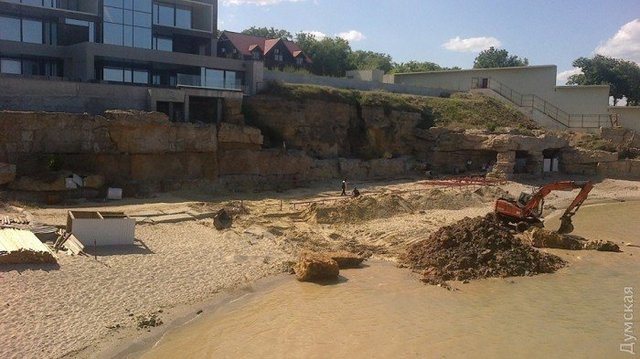 На одесском пляже, который «отвоевал» Саакашвили, вновь начались строительные работы