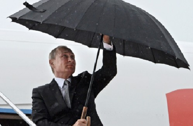 Что скрывает зонтик Путина?
