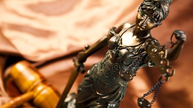 Сторонники блогера, призывавшего сорвать мобилизацию устроили потасовку в центре Киева