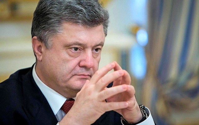 Меньше 2% украинцев доверяют президенту Порошенко - опрос