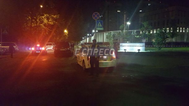 Взрыв прогремел на территории посольства США в Киеве