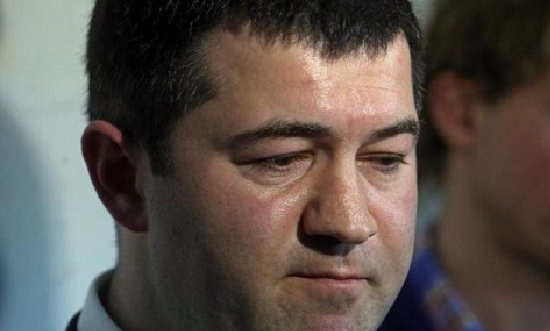 За словами Насірова, британський паспорт йому могли видати помилково