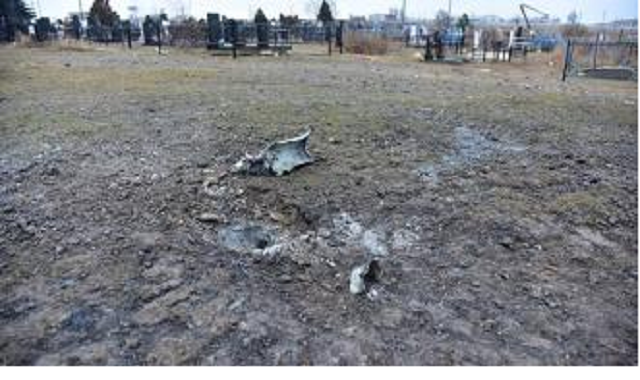 Окраины Мариуполя попали под обстрел: Повреждены газопровод и кладбище