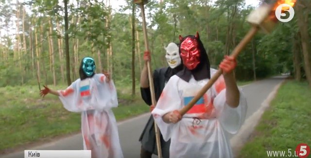 В Киеве активисты «поздравили» российских дипломатов с Днем России