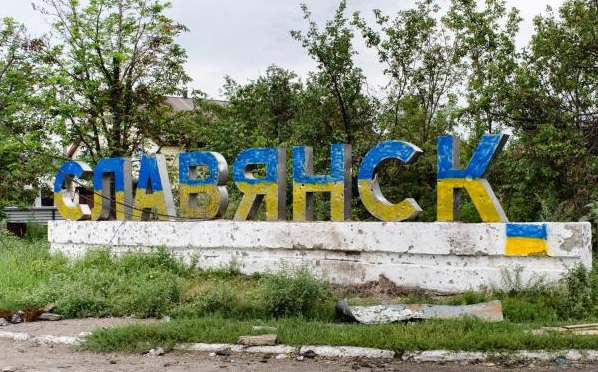 Славянск мы не брали. Славянск Гиркин оставил, - волонтер