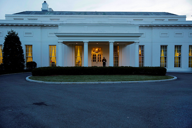 Конгрессмены попросили у Белого дома записи разговоров Трампа и Коми