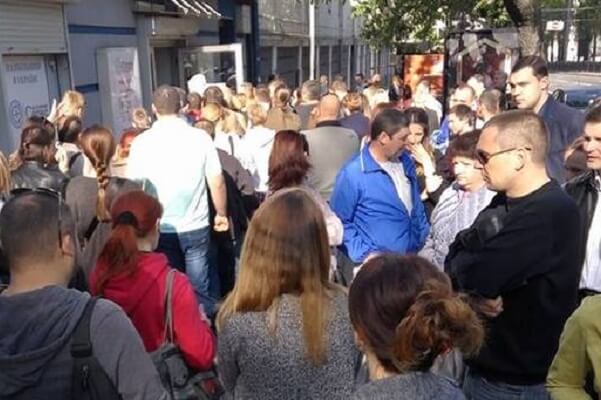 Донецк устремился в Европу: "вата" выстраивается в очереди за биометрическими паспортами