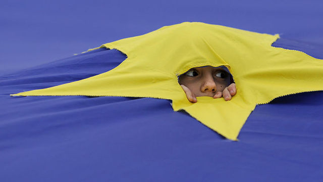 На празднование "Безвиза" с Порошенко приказали свозить сотрудников школ