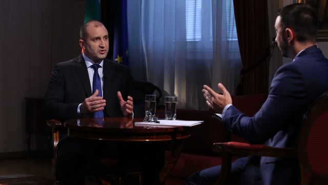 Президент Болгарии выступил за снятие санкций с России