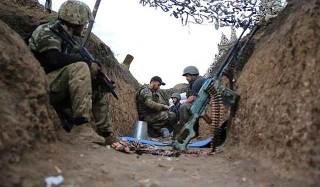 В результате сегодняшних обстрелов ранены двое воинов ВСУ, - штаб АТО