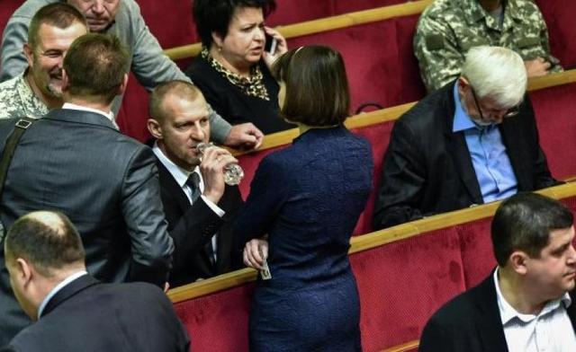 За полгода государство выделило парламентским партиям более 200 миллионов грн