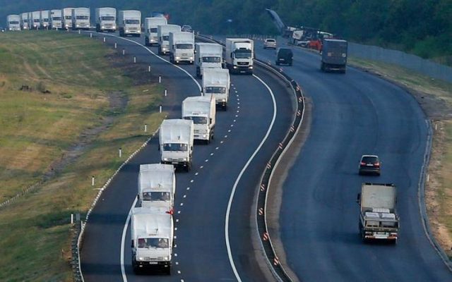 Лукашенко начал "гумконвоить" Украину