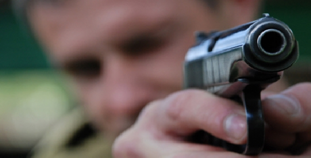 В Харькове пьяный мужчина открыл стрельбу по прохожим, есть раненый