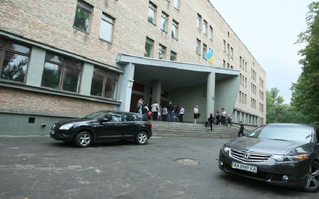 Київська гімназія-в’язниця: навколо закладу розгорівся освітній скандал