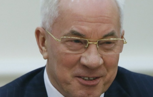 Суд снял "безосновательный" арест с имущества Азарова