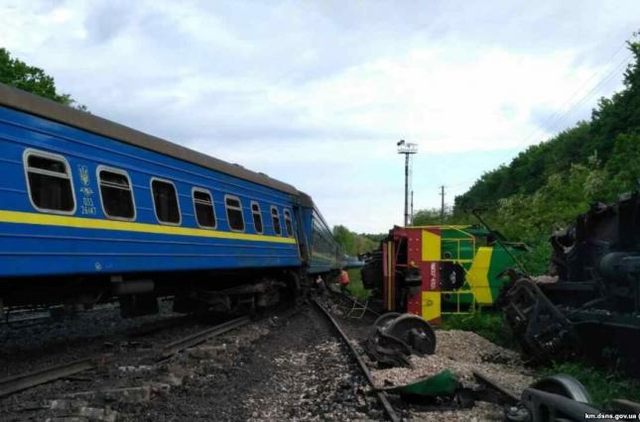 В "Укрзалізниці" назвали причину столкновения поездов возле станции "Негин"