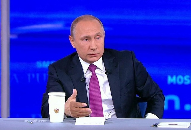 Прямая линия с Путиным провалилась, к ее концу он совсем исчез — политолог