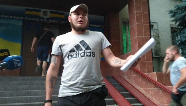 Лидер "Уличного фронта" может сесть на пять лет за нападение на полицейского