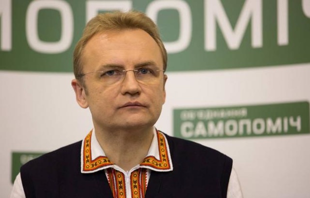 Садовый: Порошенко и Гройсман ведут войну против львовян