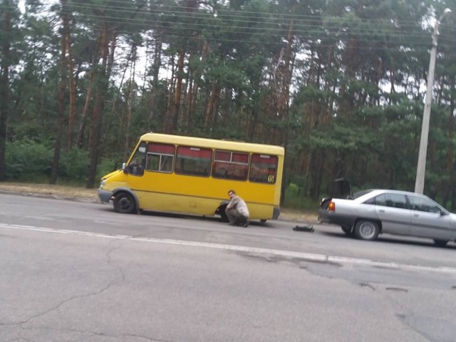В Кропивницком у маршрутки отлетели колеса прямо во время движения