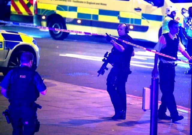 В Лондоне фургон наехал на толпу людей: есть жертва и пострадавшие