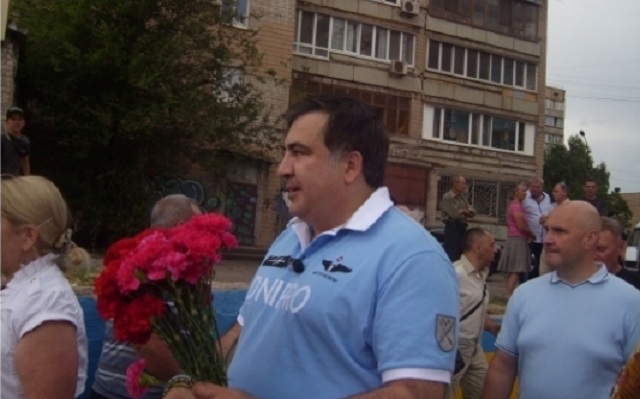 Саакашвили в Кривом Роге забросали яйцами и зеленкой