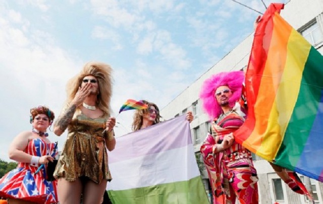 Арестович: За владу та норму не лише б’ють – вбивають