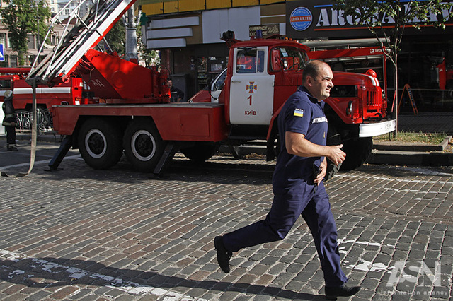 Здание на Крещатике могли поджечь умышленно. Выгорело 1000 кв.м. помещения