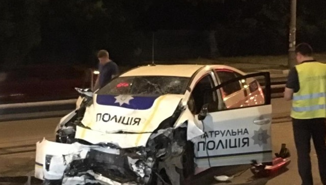 Журналіст різко висловився на адресу водіїв, що їздять на іноземних "бляхах"