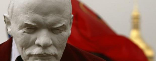 На Одещині школярам видали підручники з Леніним та комуністичною символікою