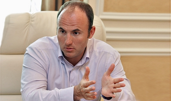 К Фуксу пришли люди в погонах