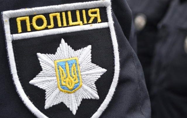 "Чего ты буянишь? Теперь тебя на передовую заберут", - одесситы успокаивают дебошира, задержанного полицией