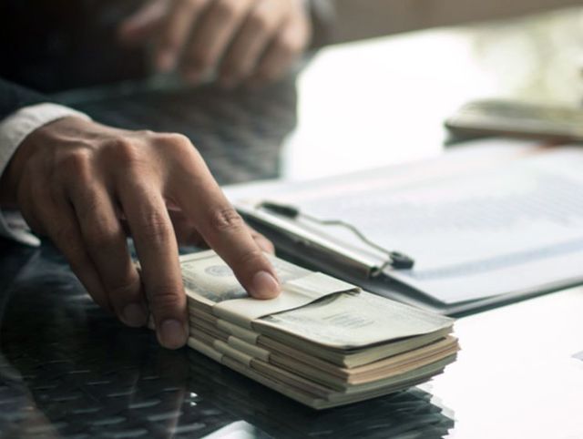 Стало известно, кто за $20 тыс пытался подкупить следователя Генпрокуратуры