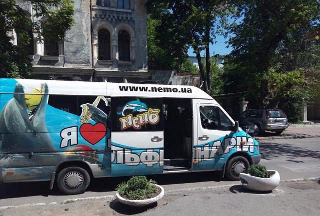 Берегись автомобиля: в Одессе призывникам устроили облаву на машине дельфинария