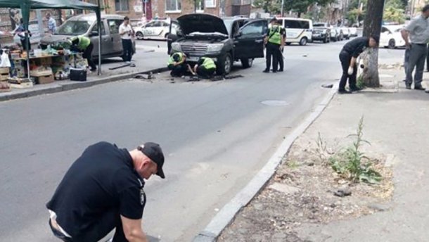 Нардеп назвал возможных виновников взрыва джипа в центре Киева