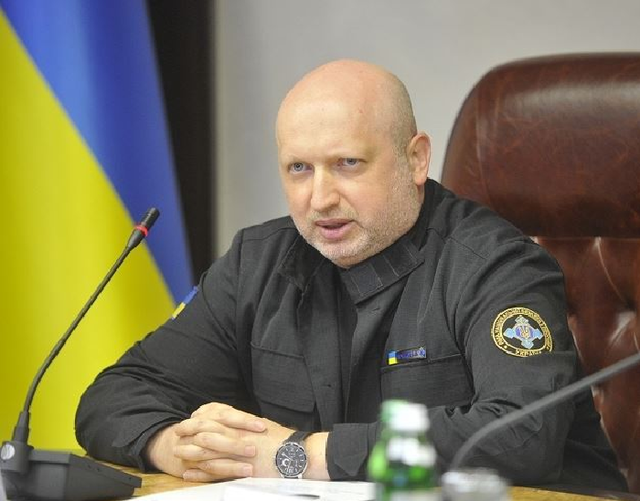 Турчинов настаивает на повышении зарплат и выдаче квартир офицерам Нацгвардии