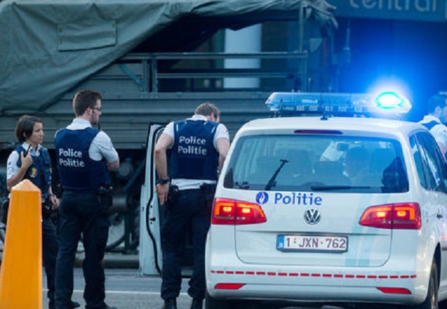 В Брюсселе неизвестный на автомобиле пытался наехать на полицейских