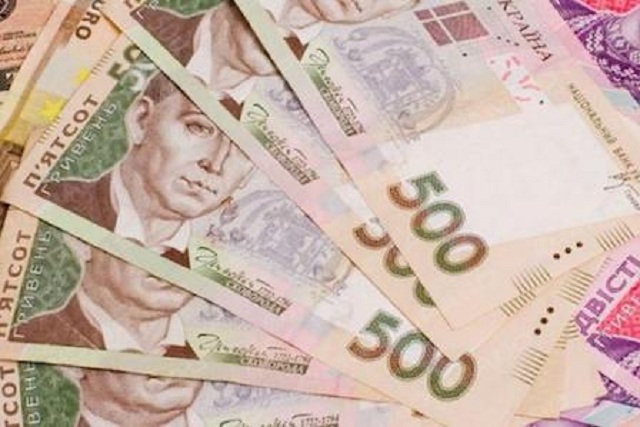 Украинцы тратят на еду и одежду на 30% больше бюджета, чем немцы