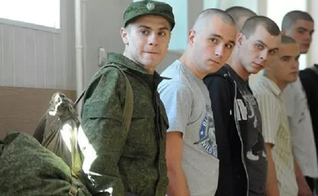 Военкоматы аннексированного Крыма призвали более 1700 человек