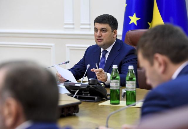 Гройсман пообещал найти виновных в массированной кибератаке на Украину