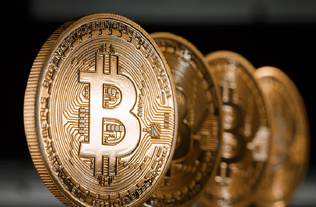 Депутат из «Оппоблока» «держит» 119 млн в биткоинах