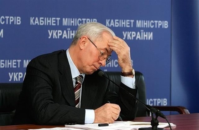 Азаров выдал новую "бімбу" о Макроне и Киевской Руси