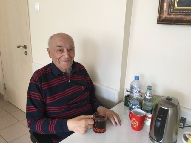 Жена российского актера Владимира Этуша показала, как он выглядит после реанимации