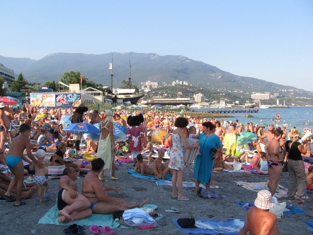 Разрыв неокрепшего мозга: в сети сравнили летний Крым до и после оккупации